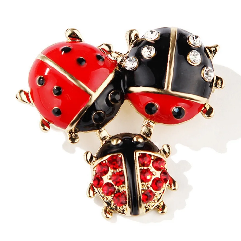 Unisex Cartoon Minimalistic Oil Drop Three-ladybug Brooches For Women Wedding Party Fashion Jewelry Accessory Insect Lapel Pins
Unisex Cartoon Minimalistic Oil Drop Three-ladybug Brooches For Women Wedding Party Fashion Jewelry Accessory Insect Lapel Pins