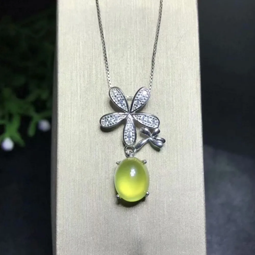 Natural grape necklace pendant 925 sterling silver 8 * 10mm Yellow Grape Exquisite jewelry.
Natural grape necklace pendant 925 sterling silver 8 * 10mm Yellow Grape Exquisite jewelry.