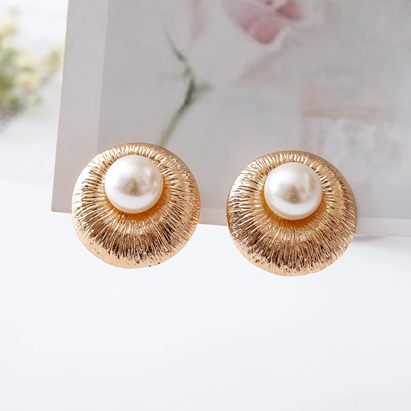 COWNINE Sweet love pearl ear clip electroplating golden classic fashionable women wedding jewelry clip earrings
COWNINE Sweet love pearl ear clip electroplating golden classic fashionable women wedding jewelry clip earrings