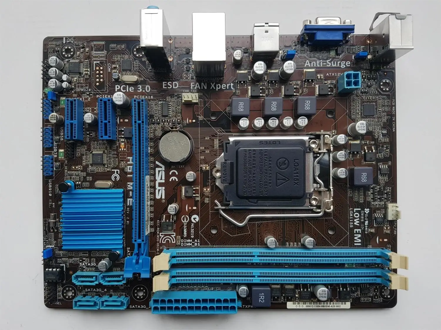 Материнская плата Asus H61M-E б/у оригинальная с разъемом LGA 1155 i3 i5 i7 DDR3 16 ГБ Micro-ATX |