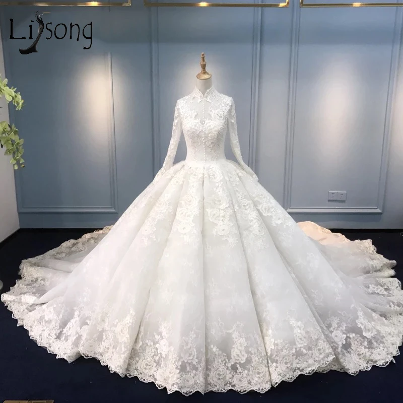 Muslim Lace Wedding Dresses 2018 Vintage High Collar Full Sleeves Bridal Gowns Button Puffy Custom Made Wedding Gowns Dubai
Muslim Lace Wedding Dresses 2018 Vintage High Collar Full Sleeves Bridal Gowns Button Puffy Custom Made Wedding Gowns Dubai