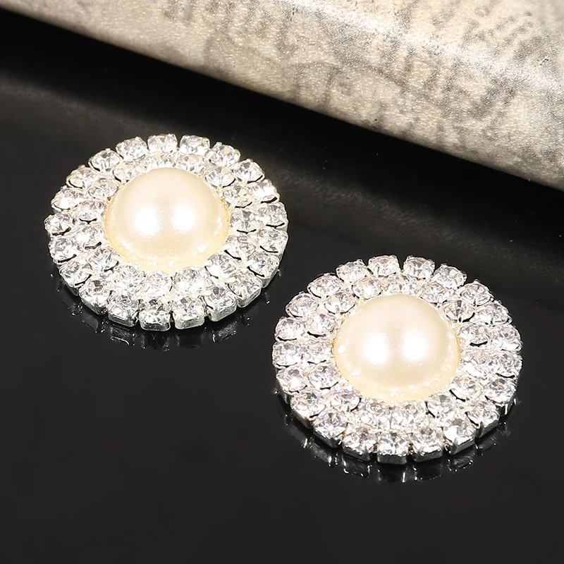 2016New 50Pcs 20mm Double Rows Rhinestone Round Pearl Buttons for DIY Hair Accessories BT15
2016New 50Pcs 20mm Double Rows Rhinestone Round Pearl Buttons for DIY Hair Accessories BT15