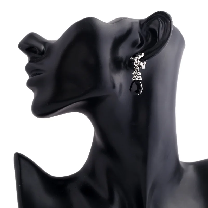 HOMOD Trendy Vintage Silver Color Black Earring Clips No Pierced Ear Clips Earrings Women Long Crystal Earings Red Dangle 
HOMOD Trendy Vintage Silver Color Black Earring Clips No Pierced Ear Clips Earrings Women Long Crystal Earings Red Dangle