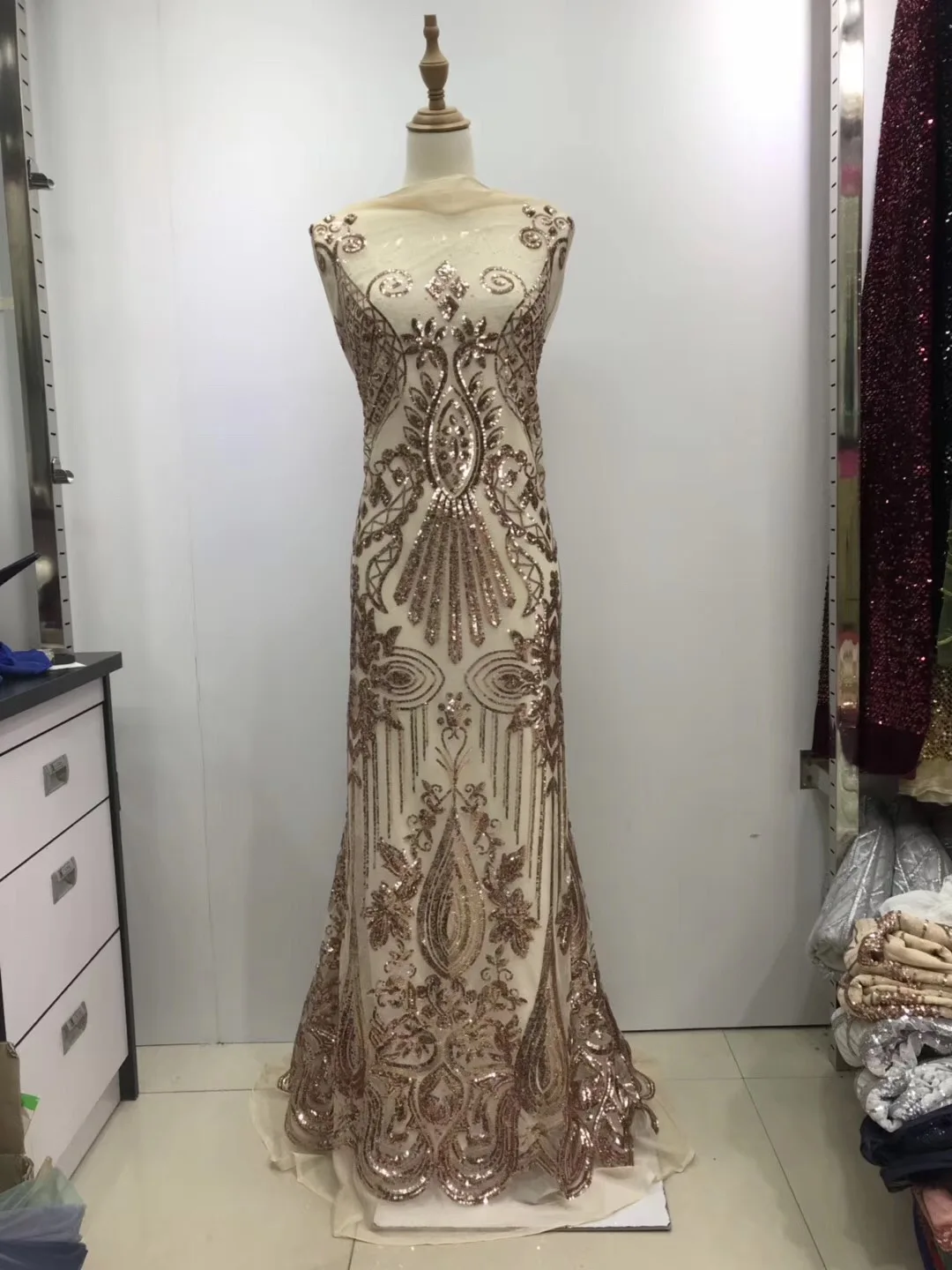 Latest 2018 Nigerian Gold lace fabrics high quality sequins lace fabric for wedding dress African French net lace fabric JL155
Latest 2018 Nigerian Gold lace fabrics high quality sequins lace fabric for wedding dress African French net lace fabric JL155