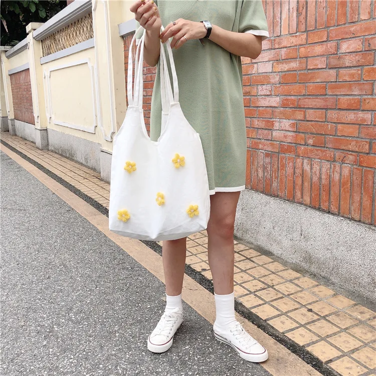 New Women Handbags Daisy Flowers Embroidery Japan Preppy Style Shoulder Bags Large Canvas Ladies Casual Tote Shopping Bag Bucket
New Women Handbags Daisy Flowers Embroidery Japan Preppy Style Shoulder Bags Large Canvas Ladies Casual Tote Shopping Bag Bucket