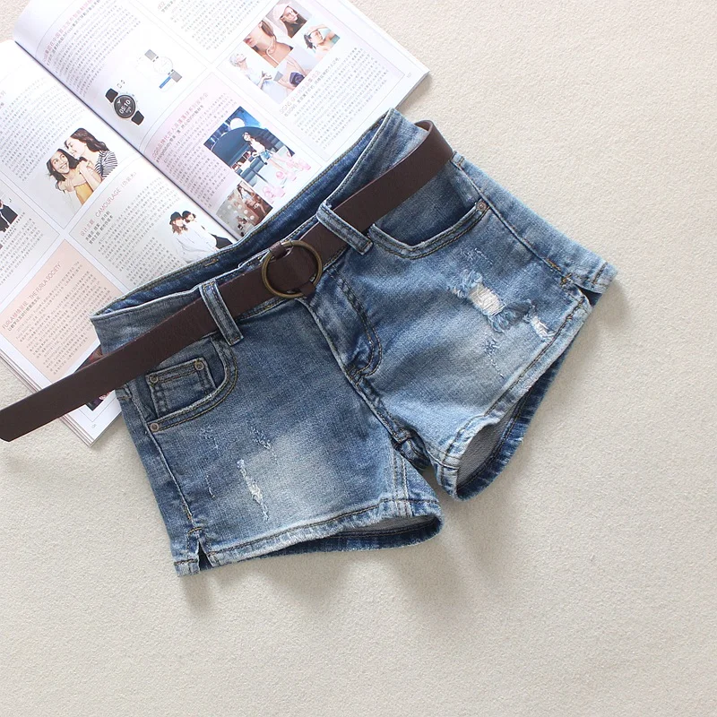2021 Light Blue Women's Denim Shorts Summer Spring Low Waist Bleached Straight Jeans England Style 100% Cotton Denim Shorts 8588
2021 Light Blue Women's Denim Shorts Summer Spring Low Waist Bleached Straight Jeans England Style 100% Cotton Denim Shorts 8588