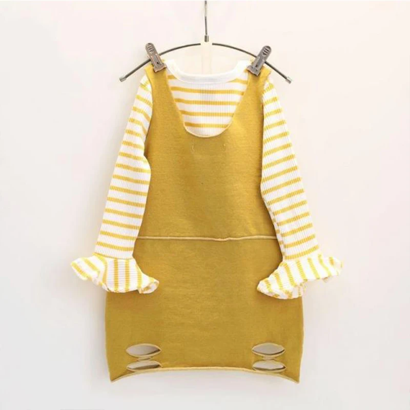 Toddler baby Letter print tshirt+suspender dress two piece set 2018 children girl stripped flare sleeve tops+ripped overalls kid
Toddler baby Letter print tshirt+suspender dress two piece set 2018 children girl stripped flare sleeve tops+ripped overalls kid