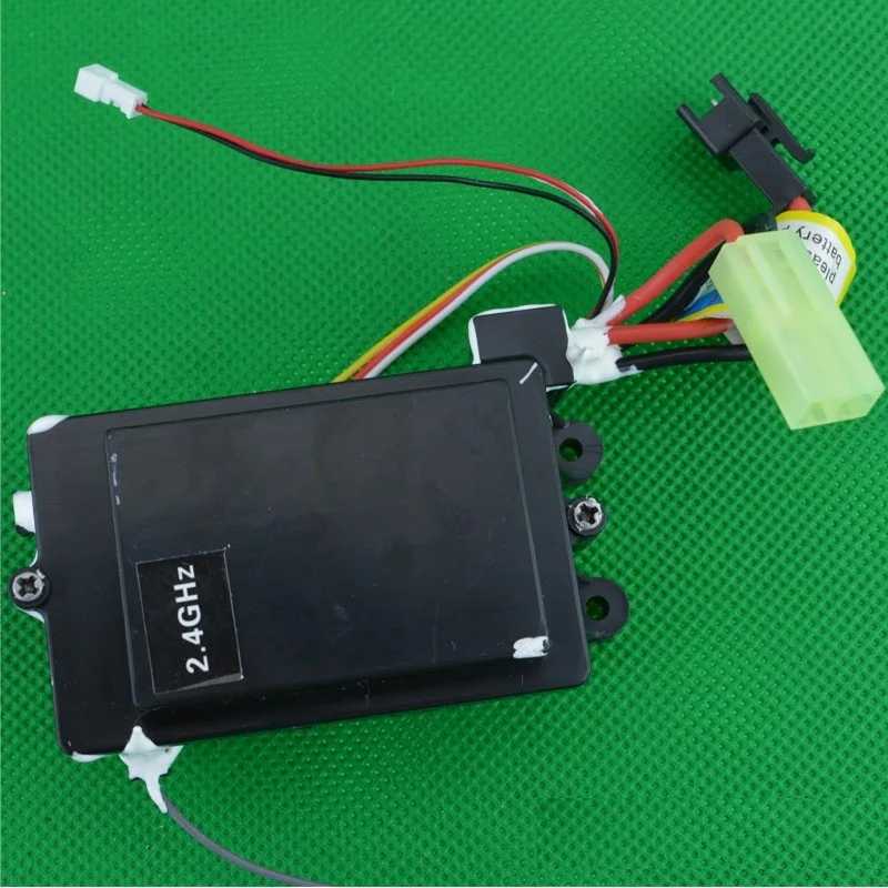 HQ926 Huanqi игрушки, 2,4 ГГц приемник, доска, коробка 961 962 RC, гоночная лодка, весы, запасные части, аксессуары
HQ926 Huanqi игрушки, 2,4 ГГц приемник, доска, коробка 961 962 RC, гоночная лодка, весы, запасные части, аксессуары