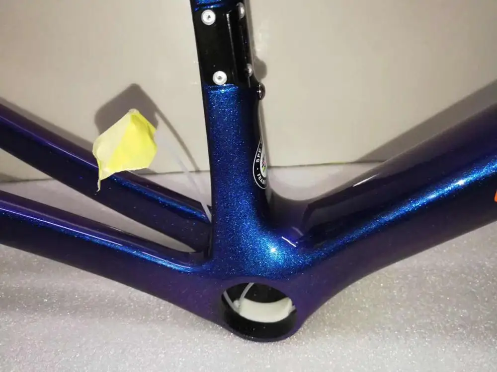 Blue Chameleon color road bike frame sl6 disc road bike frame made in taiwan 44/52/54/56/58cm disc SL6 bicycle frame in stock
Blue Chameleon color road bike frame sl6 disc road bike frame made in taiwan 44/52/54/56/58cm disc SL6 bicycle frame in stock