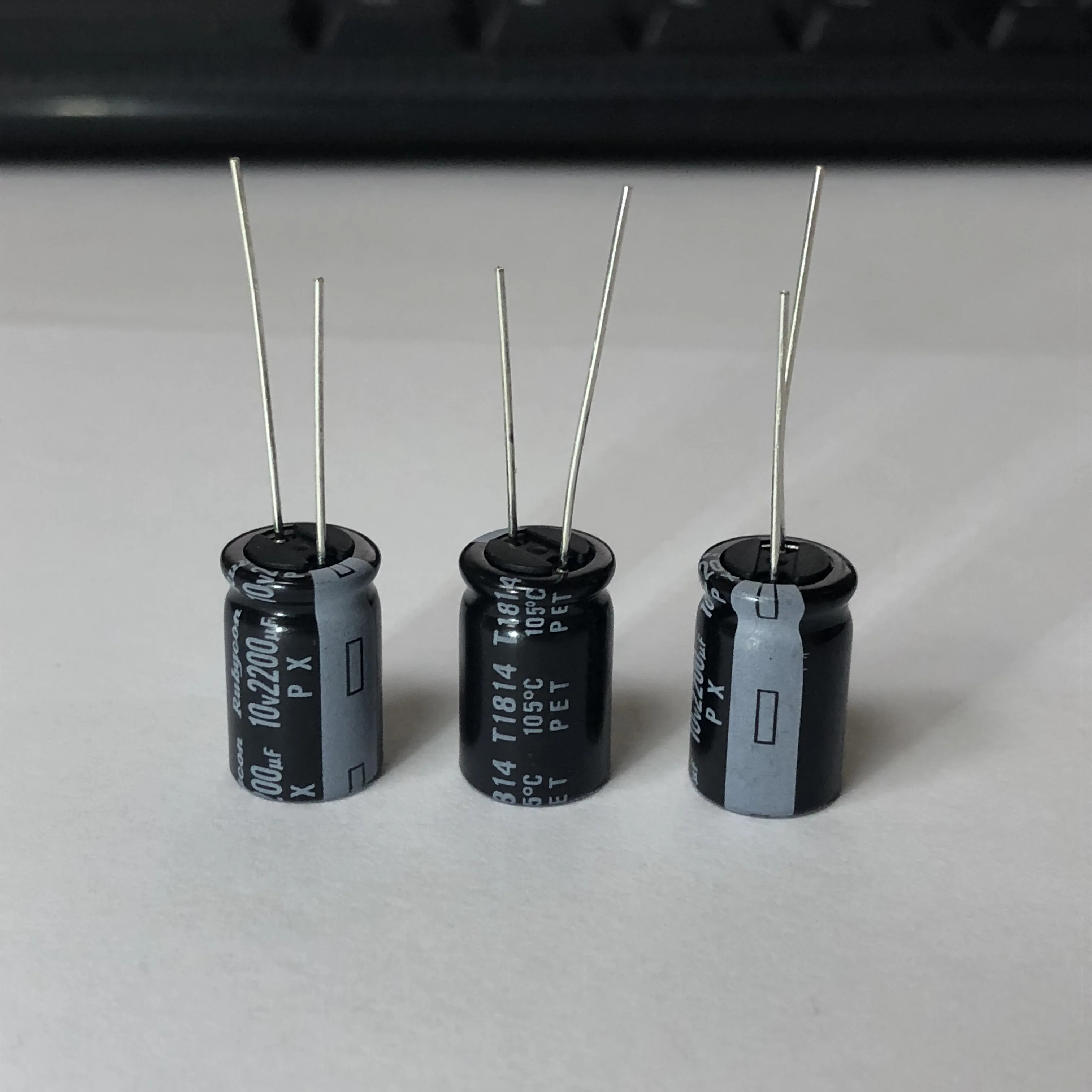 10PCS New and Original Rubycon 10V2200UF 10X16MM 2200UF 10V PXSeries Standard made in JAPAN
10PCS New and Original Rubycon 10V2200UF 10X16MM 2200UF 10V PXSeries Standard made in JAPAN