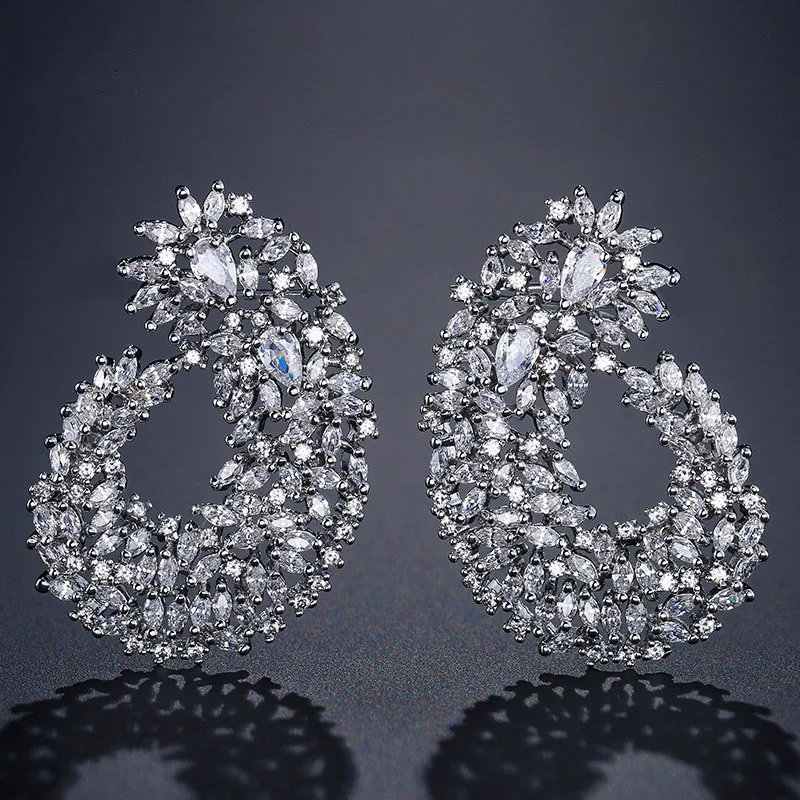 Vintage Personality Hollow Water Drop Shape Earring Full Mirco Prave Cubic Zircon For Bridal Wedding Party Accessories
Vintage Personality Hollow Water Drop Shape Earring Full Mirco Prave Cubic Zircon For Bridal Wedding Party Accessories