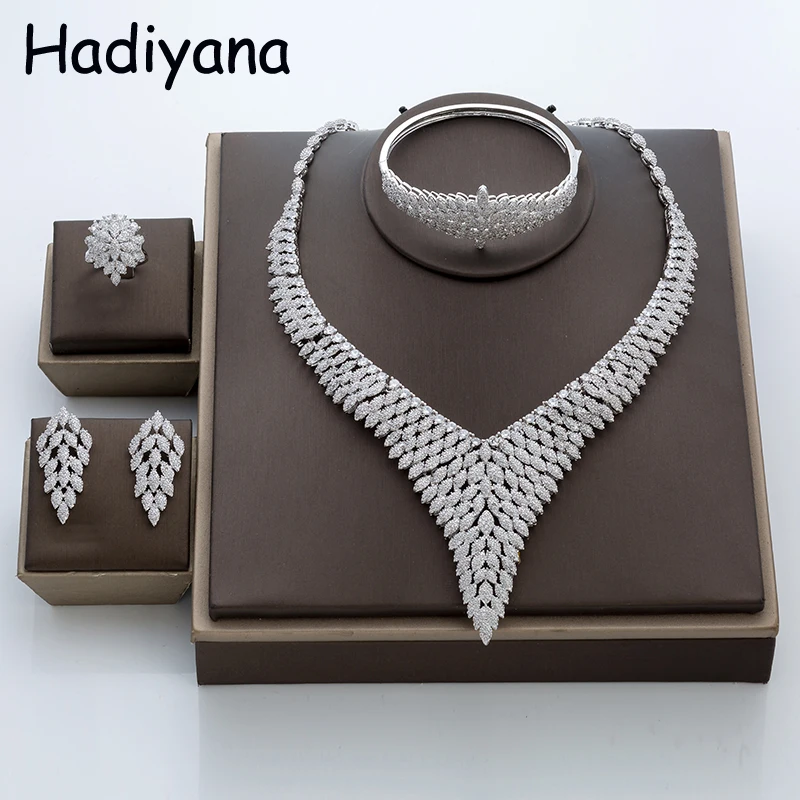 Jewelry Set HADIYANA Zircon Wedding Stainless Steel Jewelry Sets Luxury Elegant For Women High Quality TZ8007 Accessoire Femme
Jewelry Set HADIYANA Zircon Wedding Stainless Steel Jewelry Sets Luxury Elegant For Women High Quality TZ8007 Accessoire Femme