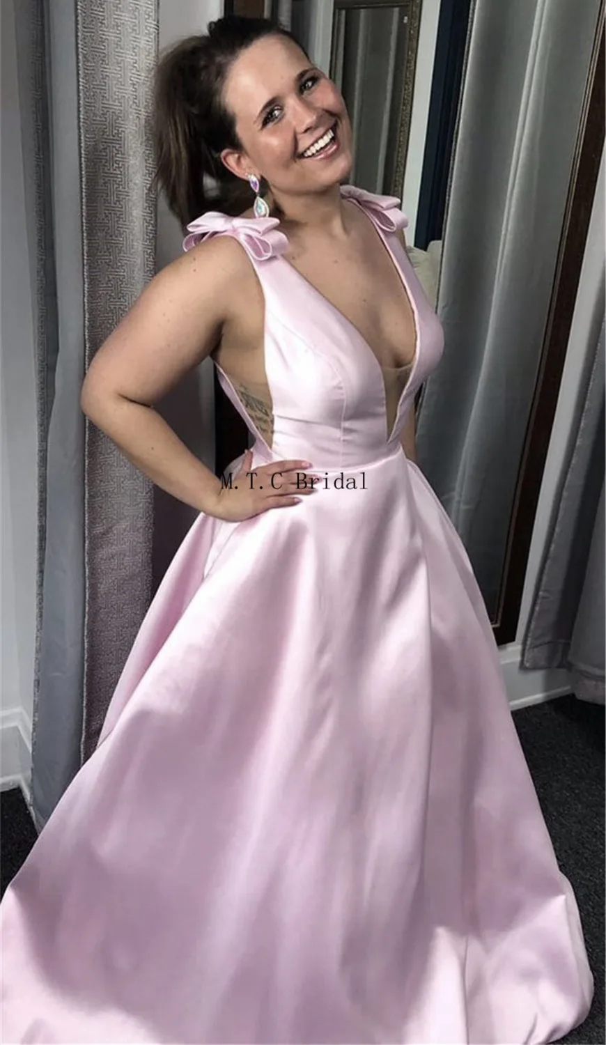 Wonderful Light Pink Long Prom Dresses With Bows 2019 New V Neck A Line Floor Length Backless Sexy Wedding Party Dress Cheap
Wonderful Light Pink Long Prom Dresses With Bows 2019 New V Neck A Line Floor Length Backless Sexy Wedding Party Dress Cheap