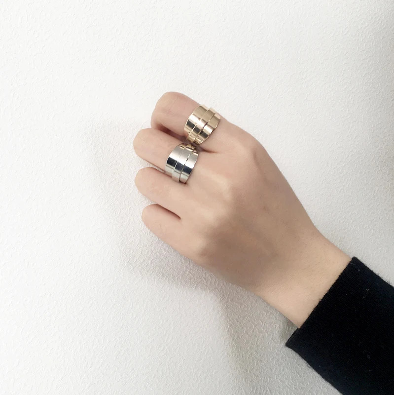 Minimalist smooth texture metal ring fashion female temperament Deserve to act the role of joint ring Fine jewellery wholesale
Minimalist smooth texture metal ring fashion female temperament Deserve to act the role of joint ring Fine jewellery wholesale