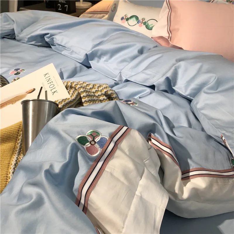 2018 Pink blue Bedding Set Queen King size Bed sheet set Luxury Egypian cotton Embroidery Bedding sheet Duvet Cover set 
2018 Pink blue Bedding Set Queen King size Bed sheet set Luxury Egypian cotton Embroidery Bedding sheet Duvet Cover set