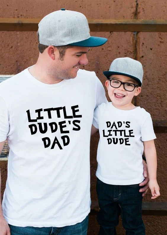 Dad's Little Dude и маленького парня; Отец Семейные одинаковые рубашки с принтом топы с короткими рукавами для папы и сына комплекты одежды семейна...
Dad's Little Dude и маленького парня; Отец Семейные одинаковые рубашки с принтом топы с короткими рукавами для папы и сына комплекты одежды семейна...