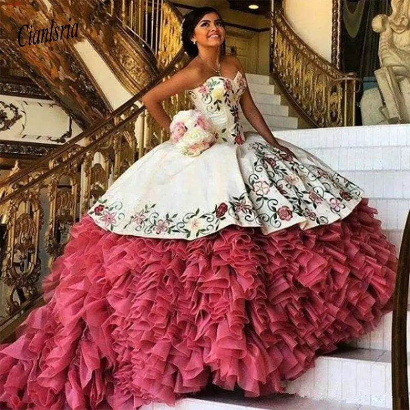 Красное платье Quinceanera с вышивкой, Пышное Бальное Платье с оборками, многослойное платье из органзы 16, 2020
Красное платье Quinceanera с вышивкой, Пышное Бальное Платье с оборками, многослойное платье из органзы 16, 2020