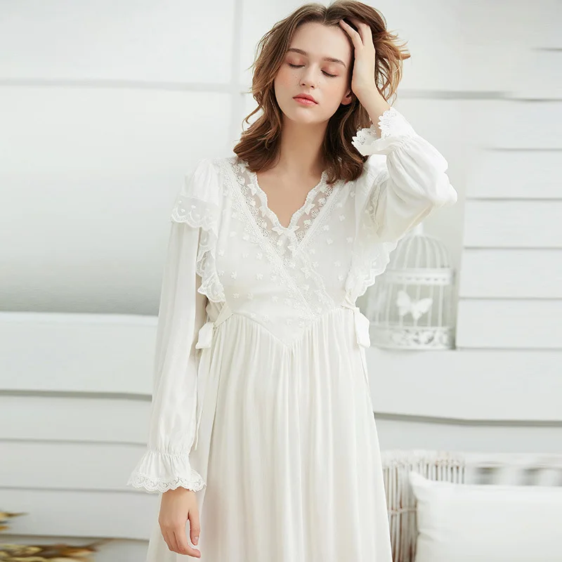 Sleepwear Female Autumn Thin Cute Vintage Royal Princess Long-Sleeve Nightdress White Pink Lace Nightwear Pyjama D171123
Sleepwear Female Autumn Thin Cute Vintage Royal Princess Long-Sleeve Nightdress White Pink Lace Nightwear Pyjama D171123