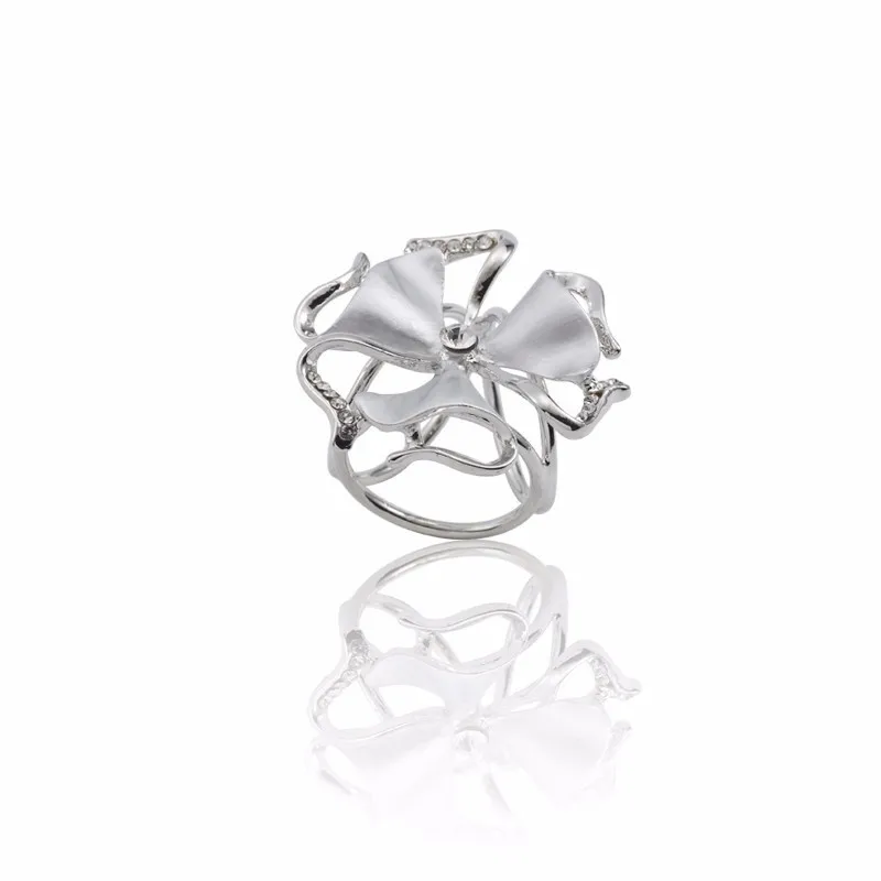 High Quality Classic Bouquet Shape Simple Rhinestone Hollow Novel Fashion Ladies Scarf Clip Party Wedding Boutique
High Quality Classic Bouquet Shape Simple Rhinestone Hollow Novel Fashion Ladies Scarf Clip Party Wedding Boutique