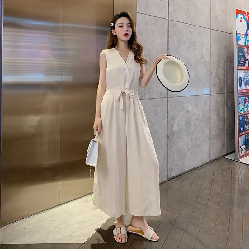 2019 Korean Style of the Summer New V-neck Single-breasted Sleeveless Jumpsuit Female High Waist Slim Wide Leg Pants Jumpsuit
2019 Korean Style of the Summer New V-neck Single-breasted Sleeveless Jumpsuit Female High Waist Slim Wide Leg Pants Jumpsuit