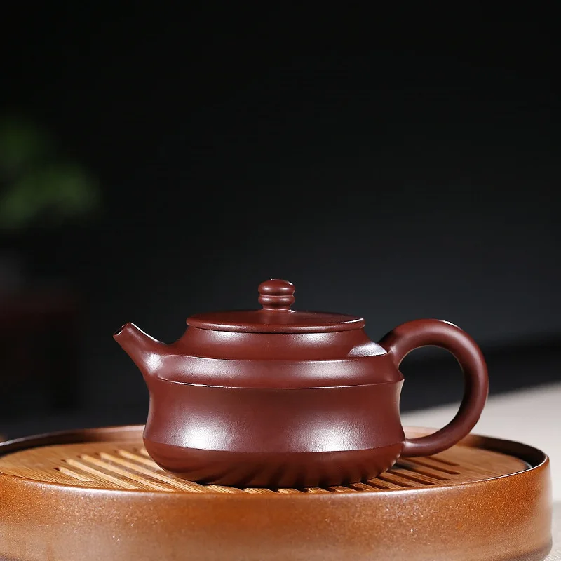 purple clay pot authentic hand-made original purple clay double-line Dezhong pot purple clay Kungfu Teapot Tea Set
purple clay pot authentic hand-made original purple clay double-line Dezhong pot purple clay Kungfu Teapot Tea Set