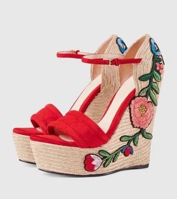 Real Photo Women Red Flock Leather Platform Sandals Elegant Flower Print Ankle Buckle Strap Party Shoes Super High Wedge Shoes
Real Photo Women Red Flock Leather Platform Sandals Elegant Flower Print Ankle Buckle Strap Party Shoes Super High Wedge Shoes