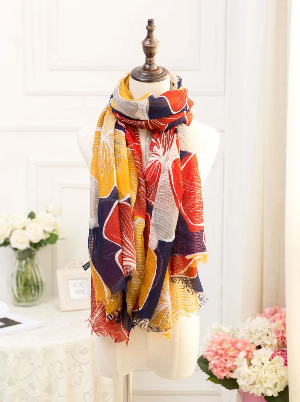 2016 Newest Women Ombre Flower Pattern Scarf Cotton Blossom Floral Scarves Shawls Wrap Hijab Fringe Scarf High Quality Scarf
2016 Newest Women Ombre Flower Pattern Scarf Cotton Blossom Floral Scarves Shawls Wrap Hijab Fringe Scarf High Quality Scarf