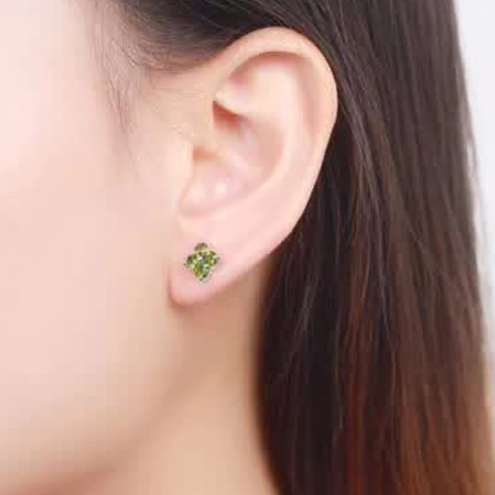 gemstone jewelry manufacturer wholesale fashionable 925 sterling silver natural green diopside flower-designed stud earrings
gemstone jewelry manufacturer wholesale fashionable 925 sterling silver natural green diopside flower-designed stud earrings