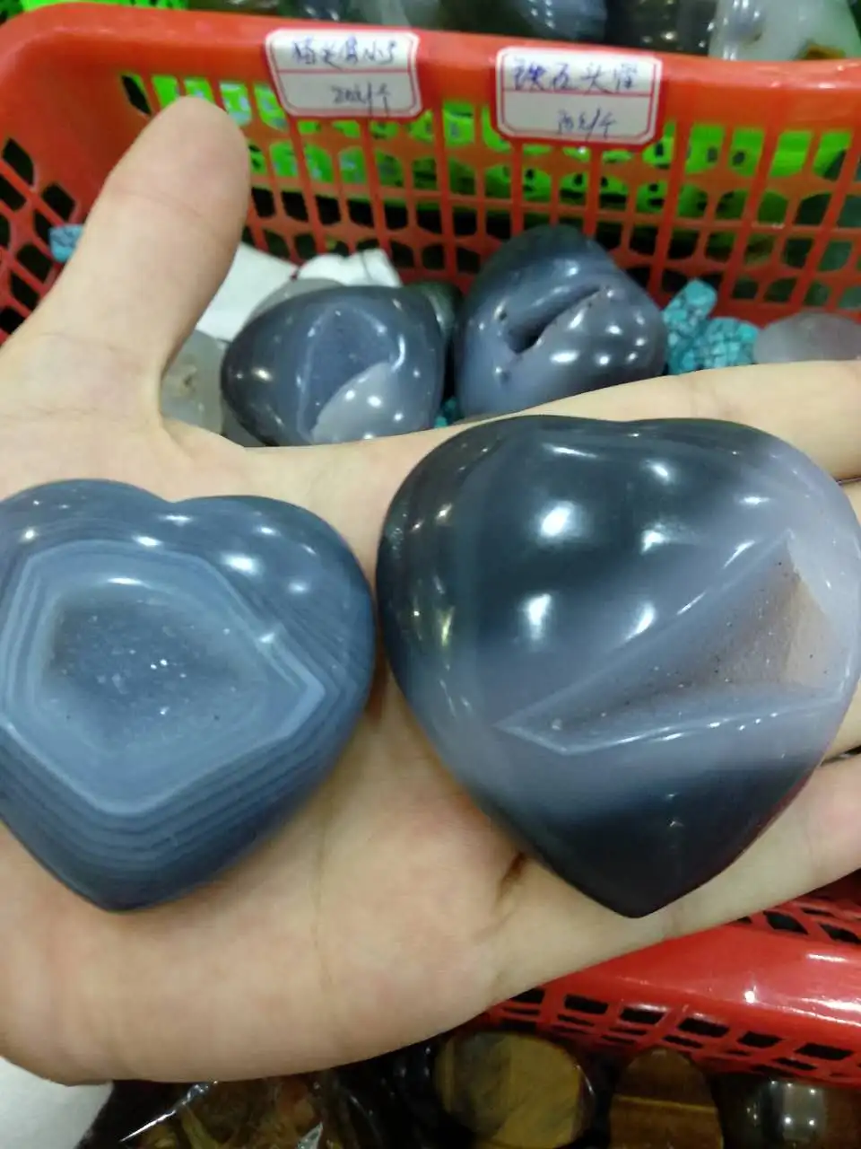 2pcs NATURAL POLISHED BRAZILIAN CRYSTAL QUARTZ AGATE GEODE HEART NATURAL STONES AND MINERALS
2pcs NATURAL POLISHED BRAZILIAN CRYSTAL QUARTZ AGATE GEODE HEART NATURAL STONES AND MINERALS