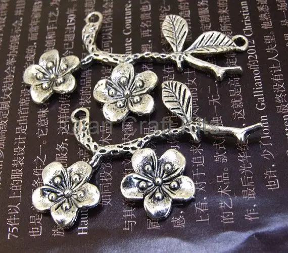 30 шт. смешанные цвета тибетские серебряные и бронзовые большие ветви сливы из цинкового сплава Разъем база Настройка очарование 54 мм
30 шт. смешанные цвета тибетские серебряные и бронзовые большие ветви сливы из цинкового сплава Разъем база Настройка очарование 54 мм