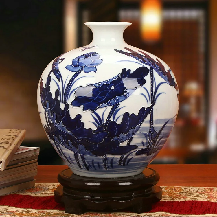 Jingdezhen ceramics factory wholesale blue lotus fish map carving Chinese pomegranate vase ornaments
Jingdezhen ceramics factory wholesale blue lotus fish map carving Chinese pomegranate vase ornaments