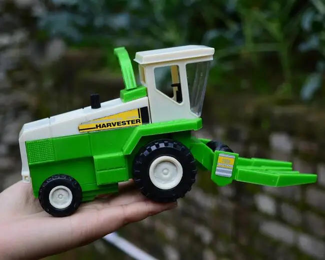 21*7*10CM Large Harvester tractor Cars Engineering vehicles transport farm Harvesters Children's toy car green color
21*7*10CM Large Harvester tractor Cars Engineering vehicles transport farm Harvesters Children's toy car green color