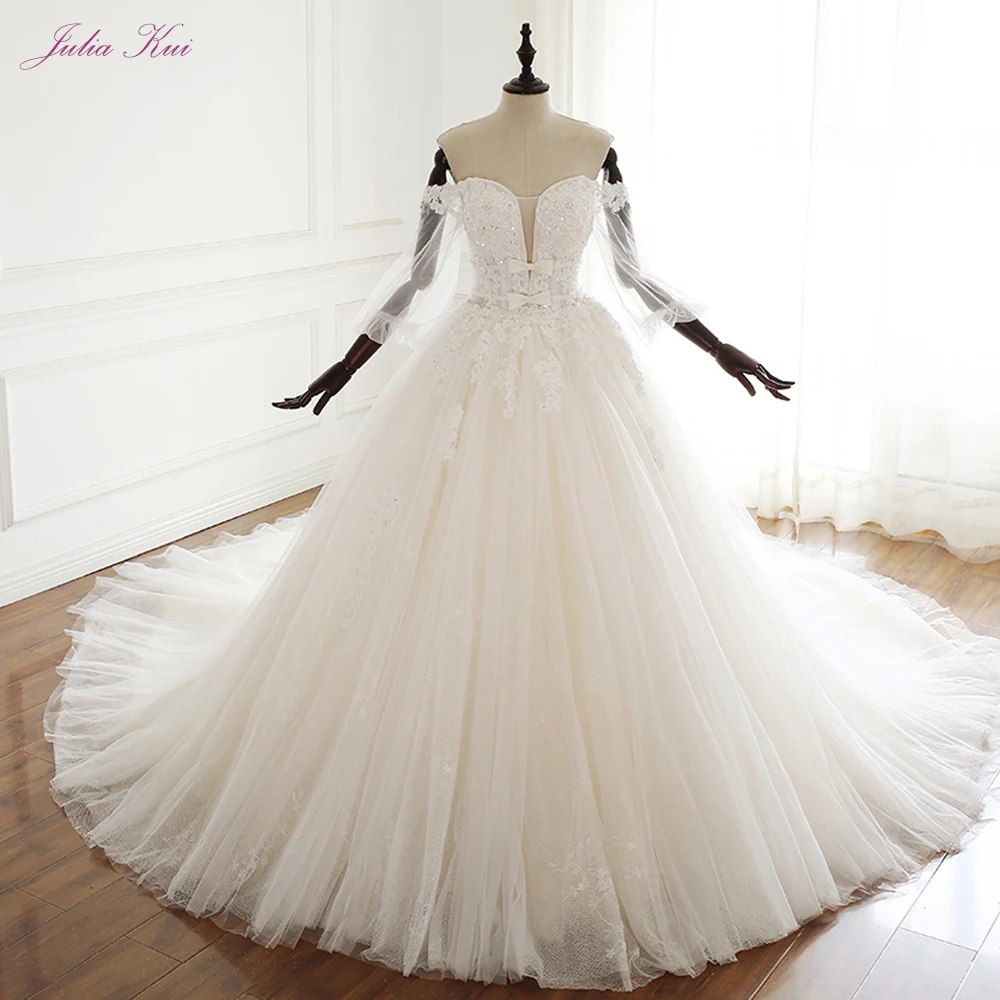 JULIA KUI Strapless A Line Wedding Dress Of Lace Up Closure With Two Bow On The Waist Part Elegant Skirt
JULIA KUI Strapless A Line Wedding Dress Of Lace Up Closure With Two Bow On The Waist Part Elegant Skirt