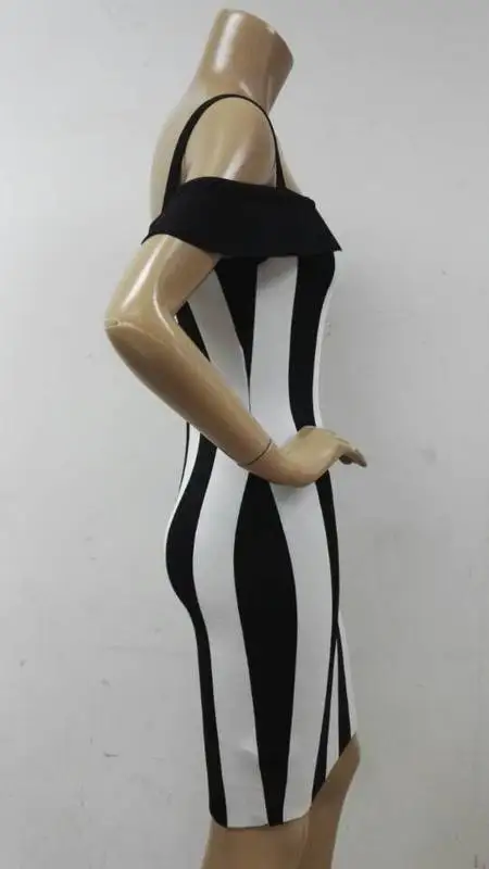 Женское Бандажное платье без рукавов черно-белое в полоску с открытыми плечами