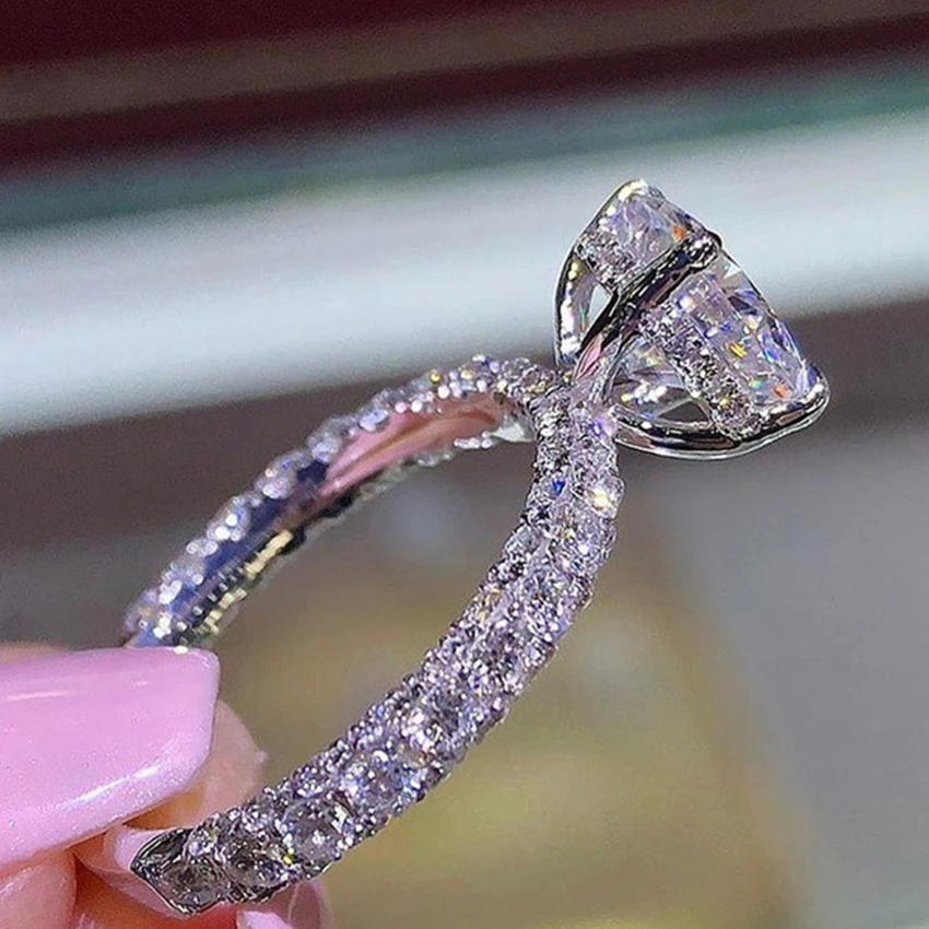 Luxury Four claw Cubic Zirconia wedding Rings for Woman Charm rose gold/Silvery Bride Engagement Finger Jewelry Bijoux girl Gift
Luxury Four claw Cubic Zirconia wedding Rings for Woman Charm rose gold/Silvery Bride Engagement Finger Jewelry Bijoux girl Gift