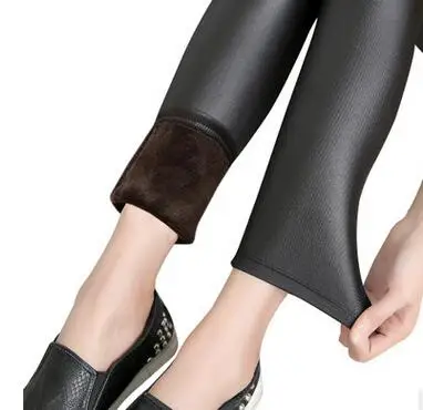 1pcs/lot New Winter Warm Pants Women PU Leather Thick Velvet Stretch Slim Pencil Pants Elasitc Trousers
1pcs/lot New Winter Warm Pants Women PU Leather Thick Velvet Stretch Slim Pencil Pants Elasitc Trousers