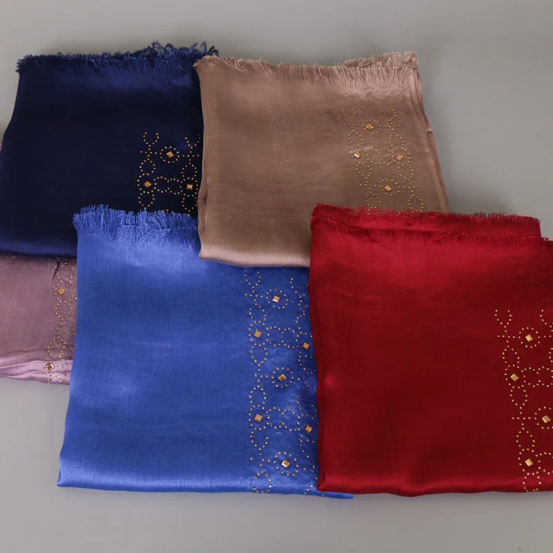 Malaysian Women Turban Hijabs Wrap Shinny Gold Rhinestones Muslim Satin Hijab Scarves And Shawls Popular Cotton Ethnic Headscarf
Malaysian Women Turban Hijabs Wrap Shinny Gold Rhinestones Muslim Satin Hijab Scarves And Shawls Popular Cotton Ethnic Headscarf