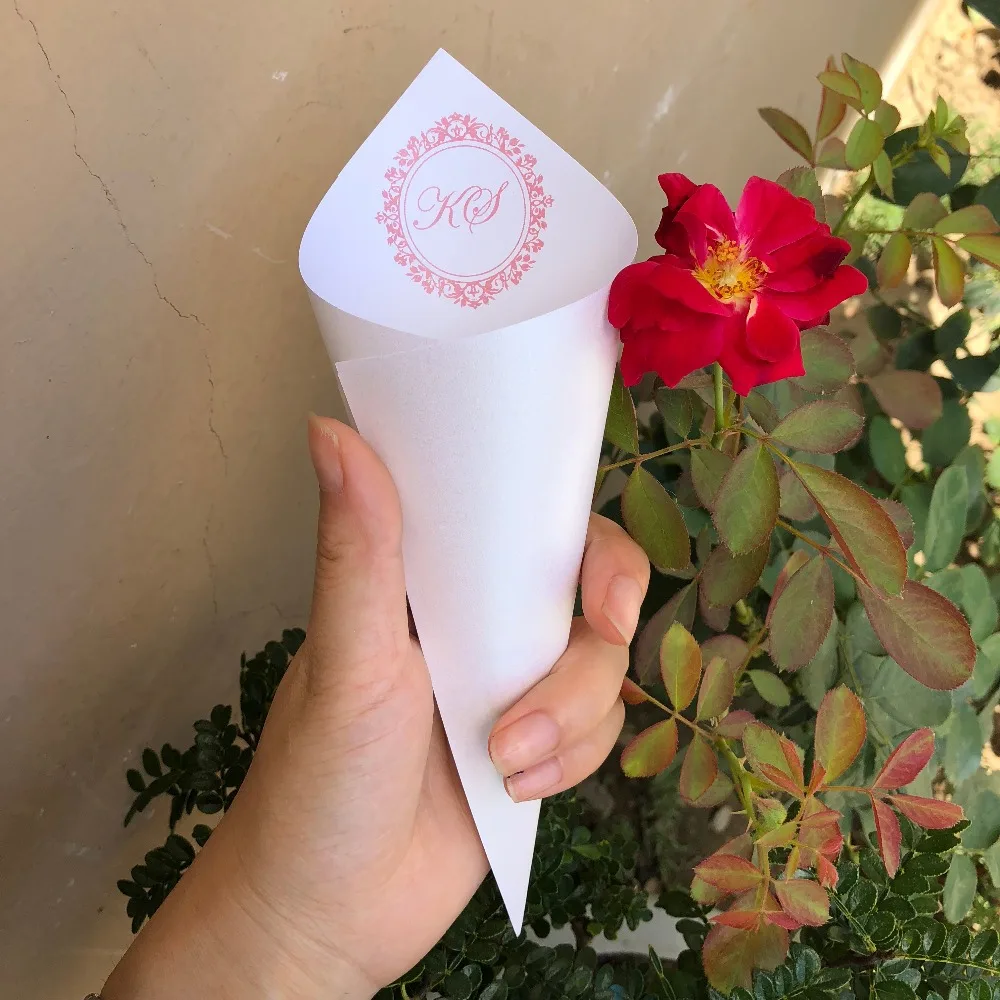 Vintage Damask Gold Wedding personalized monogram creamy Confetti Cones 15 cm 120 g Square Paper
Vintage Damask Gold Wedding personalized monogram creamy Confetti Cones 15 cm 120 g Square Paper