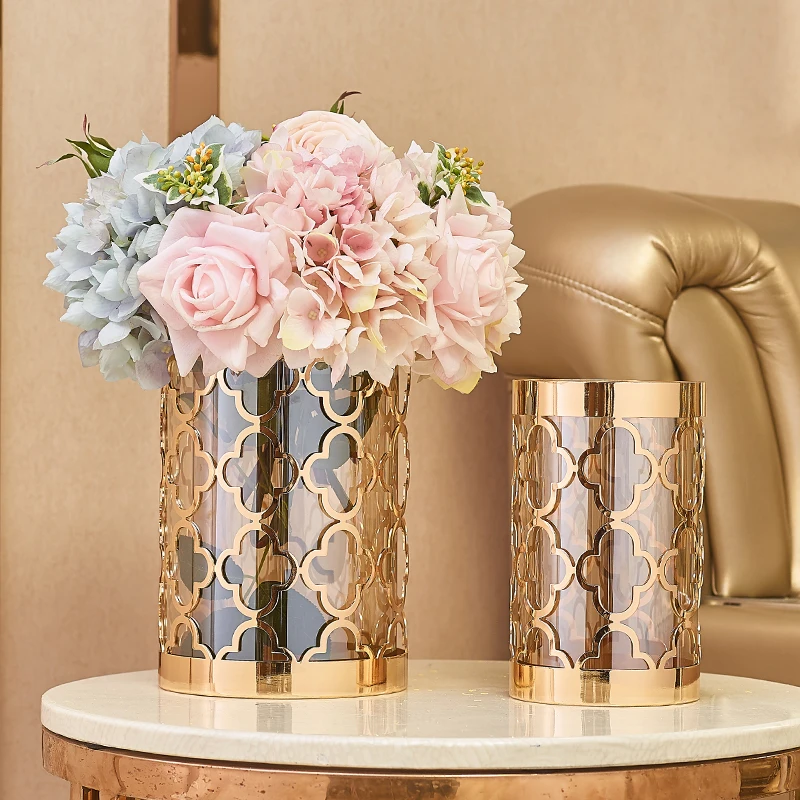 Фото Металлическая ваза с вырезами для украшения интерьера банка конфет свадебное