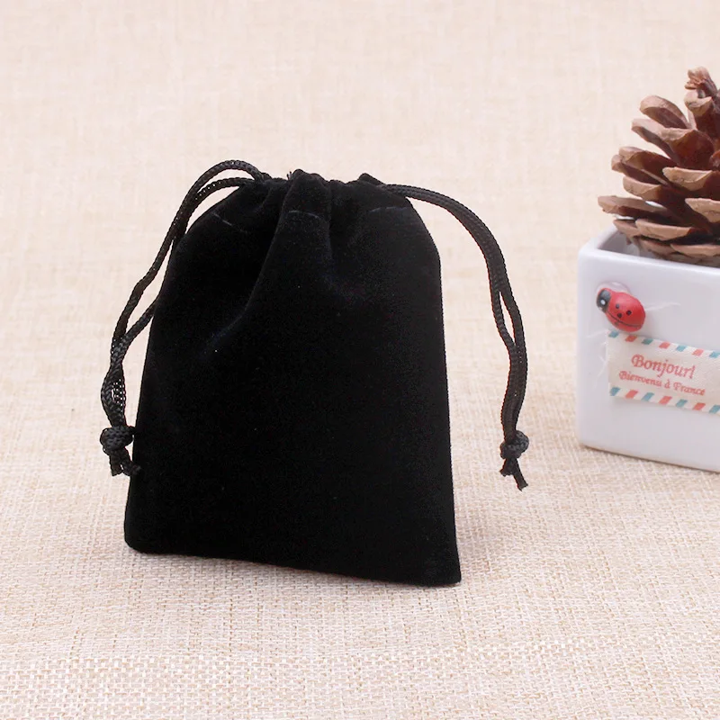 Hot 100Pcs 7*9cm Black Velvet Bag Drawstring Pouch Necklace Bracelet Beads Bags Jewelry Packaging Christmas/Wedding Gift Bag
Hot 100Pcs 7*9cm Black Velvet Bag Drawstring Pouch Necklace Bracelet Beads Bags Jewelry Packaging Christmas/Wedding Gift Bag