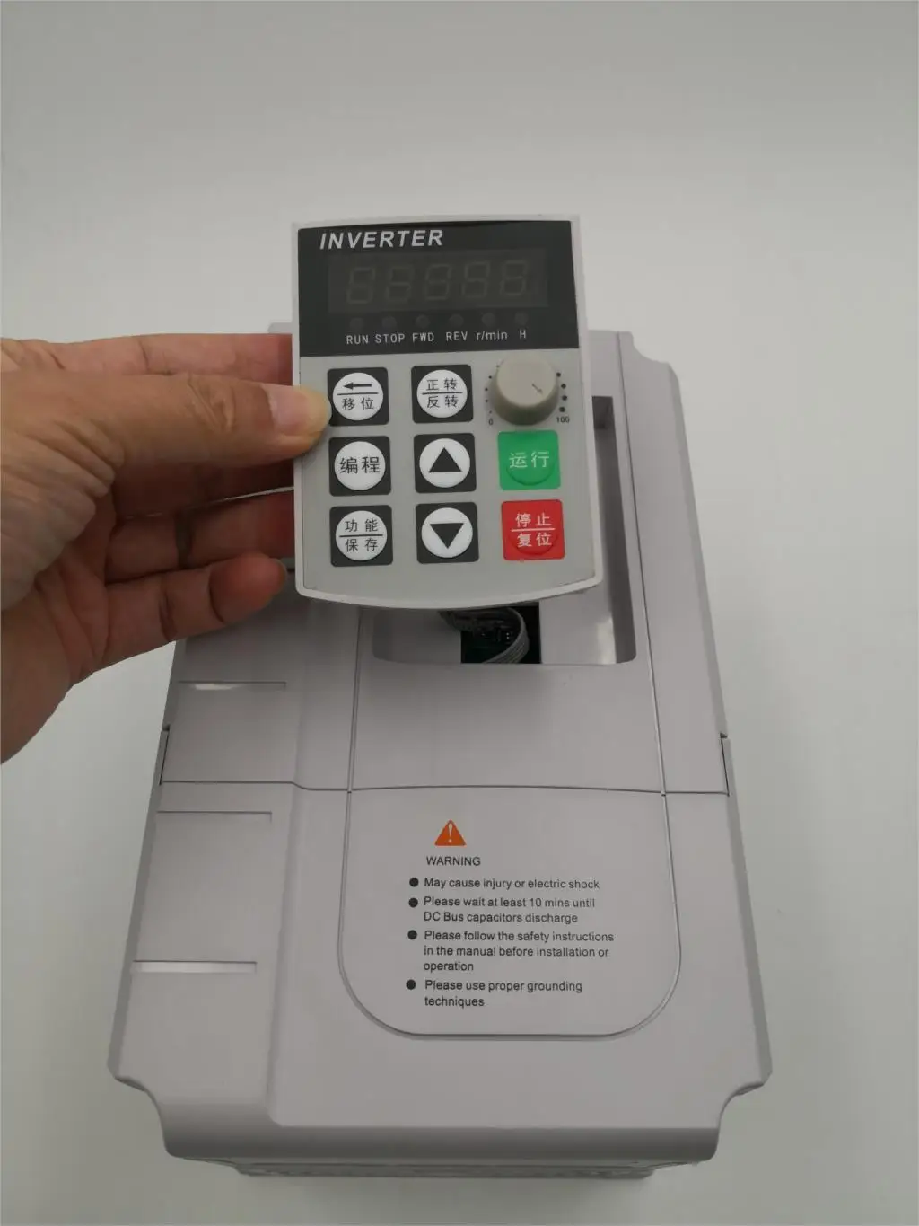 VFD Inverter 1.5KW/2.2KW/4KW Frequency Converter ZW-AT1 3P 220V/110V Output CNC Spindle Motor Speed Control XSY-AT1
VFD Inverter 1.5KW/2.2KW/4KW Frequency Converter ZW-AT1 3P 220V/110V Output CNC Spindle Motor Speed Control XSY-AT1