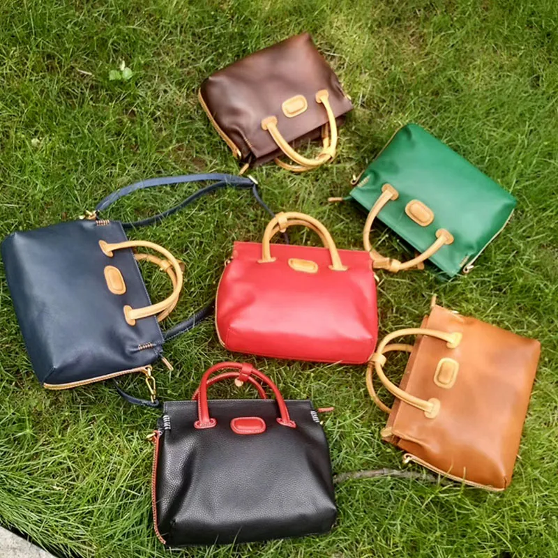XHTY leather handbag women's Messenger bag collision color first layer cowhide oil wax original new 2019 free postage
XHTY leather handbag women's Messenger bag collision color first layer cowhide oil wax original new 2019 free postage