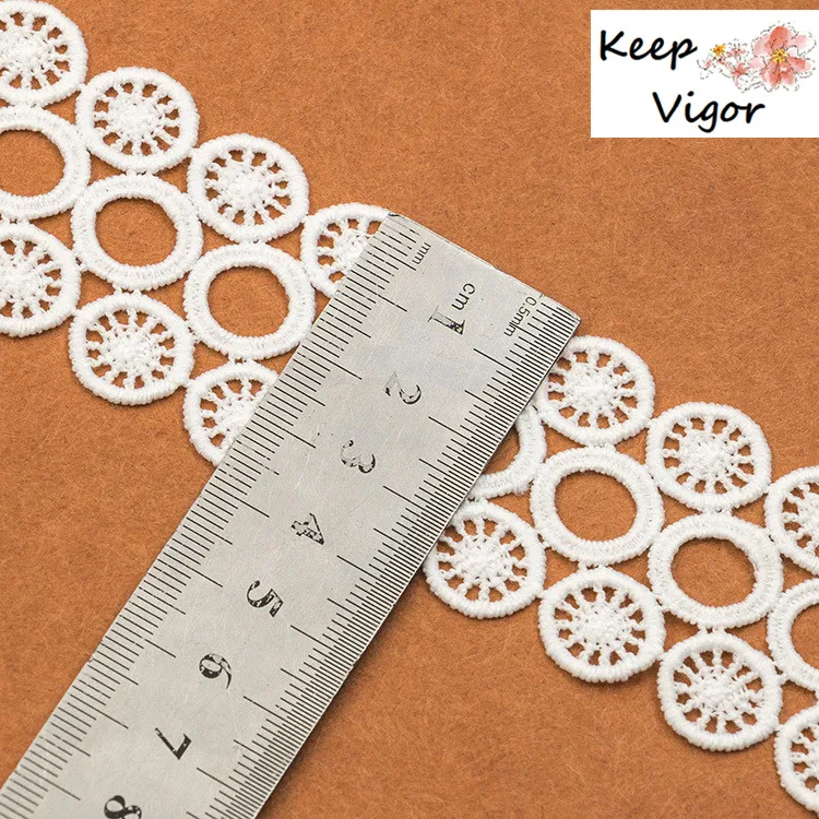 (15 ярдов/партия) Ширина: 3,7 см вышивка кружева украшения ленты DIY тесьма для одежды Швейные аксессуары материал Свадебная вечеринка
(15 ярдов/партия) Ширина: 3,7 см вышивка кружева украшения ленты DIY тесьма для одежды Швейные аксессуары материал Свадебная вечеринка