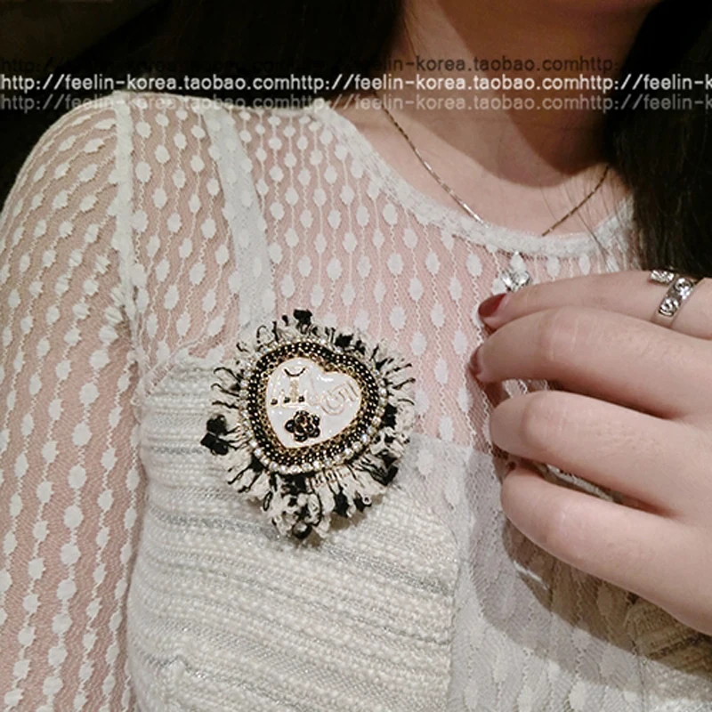 Vintage handmade lace yarn metal classical design digital five 5 queen pin brooch pinch hair clip Dual-use jewelry
Vintage handmade lace yarn metal classical design digital five 5 queen pin brooch pinch hair clip Dual-use jewelry