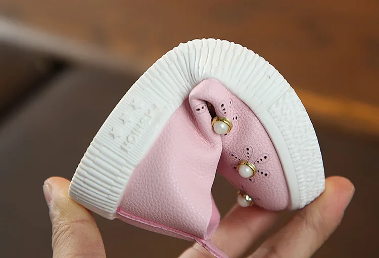 New spring autumn carved girls shoes children's pearl princess shoes peas single shoes for little girls kids sneakers
New spring autumn carved girls shoes children's pearl princess shoes peas single shoes for little girls kids sneakers