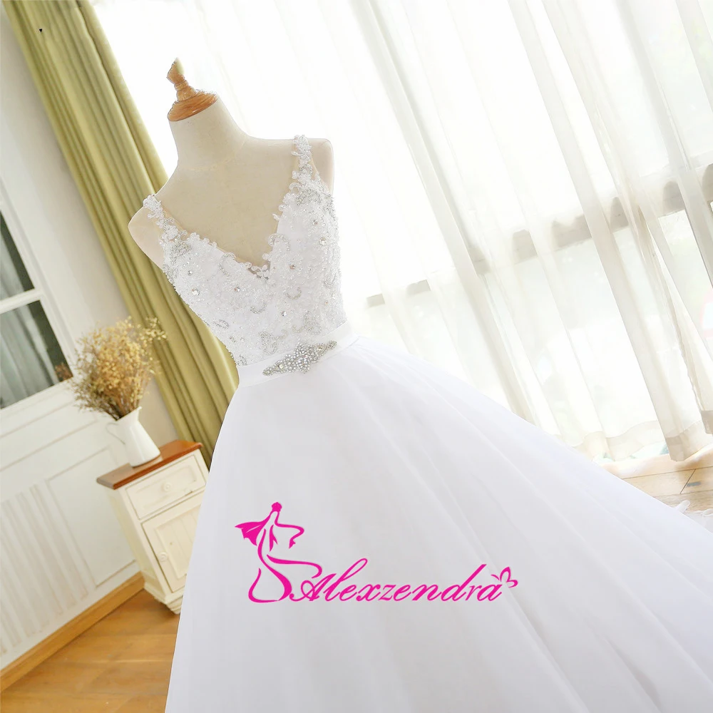Alexzendra A-Line Lace Wedding Dresses 2017 V-Neck Beaded Sash Backless Sexy Vintage Wedding Gowns
Alexzendra A-Line Lace Wedding Dresses 2017 V-Neck Beaded Sash Backless Sexy Vintage Wedding Gowns