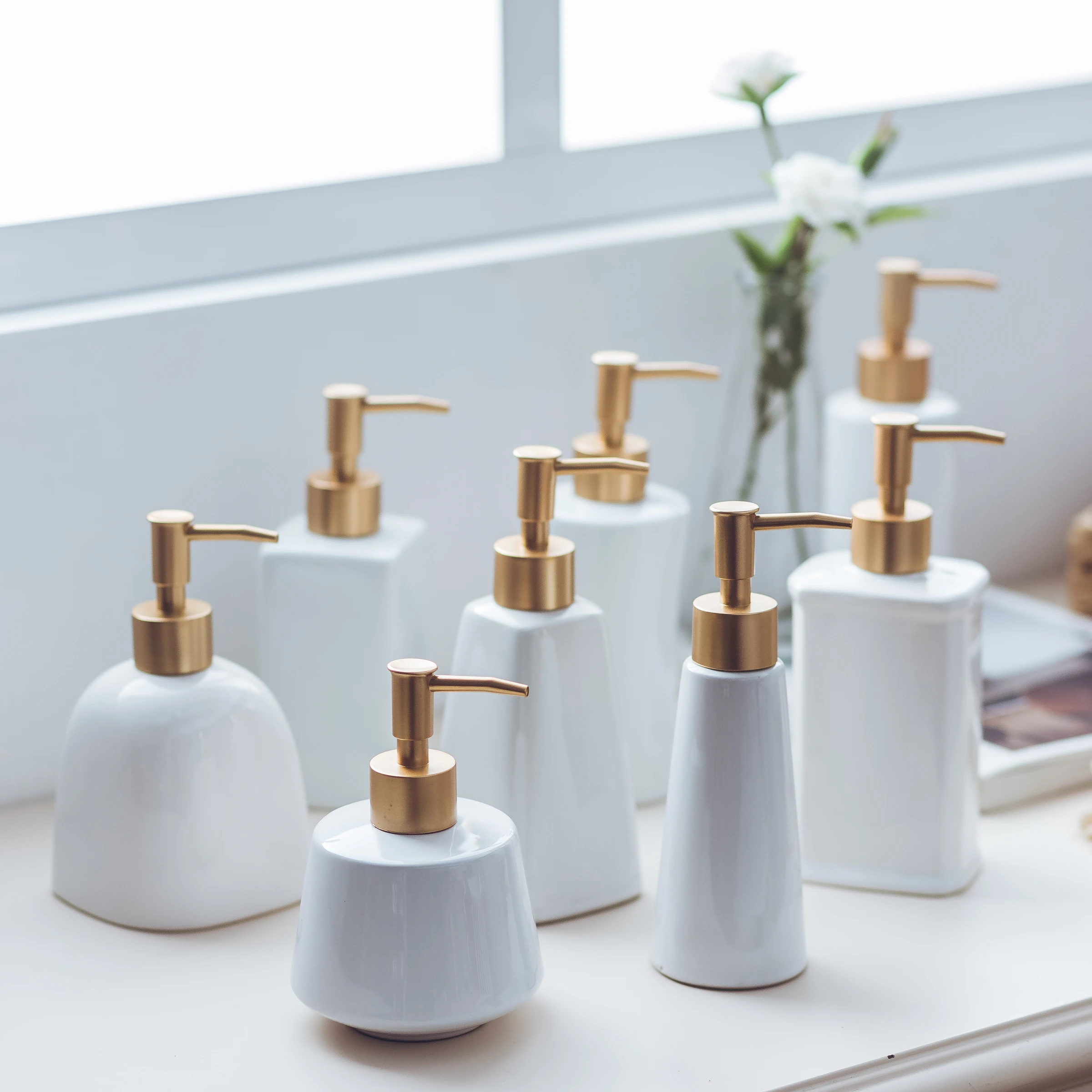 Simple Ceramic Hotel Clubhouse Home Washing Liquid Shampoo Bottle bathroom storage
Simple Ceramic Hotel Clubhouse Home Washing Liquid Shampoo Bottle bathroom storage