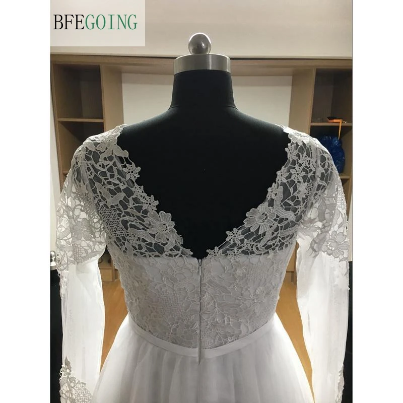 White Lace Tulle Scoop Long Sleeves A-line Wedding Dress Floor -Length Sweep Train Real/Original Photos Custom made
White Lace Tulle Scoop Long Sleeves A-line Wedding Dress Floor -Length Sweep Train Real/Original Photos Custom made