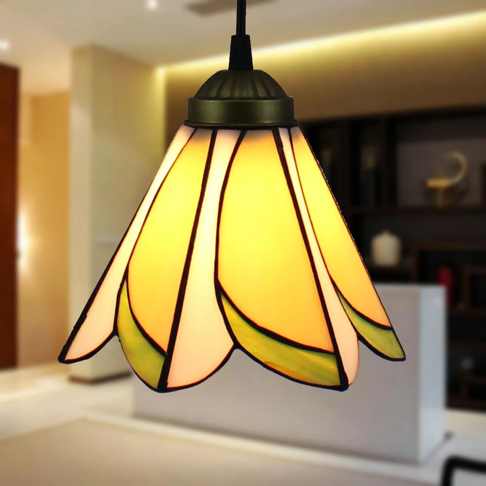 Small European simple retro Tiffany pendant light hanging aisle lights bar and restaurant
Small European simple retro Tiffany pendant light hanging aisle lights bar and restaurant