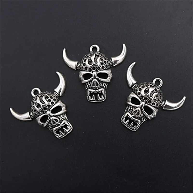 4pcs Antique Silver Color Bull Devil king Skull Pendants Retro Necklace Bracelet DIY Handmade Jewelry Charm Findings 35*30mm
4pcs Antique Silver Color Bull Devil king Skull Pendants Retro Necklace Bracelet DIY Handmade Jewelry Charm Findings 35*30mm